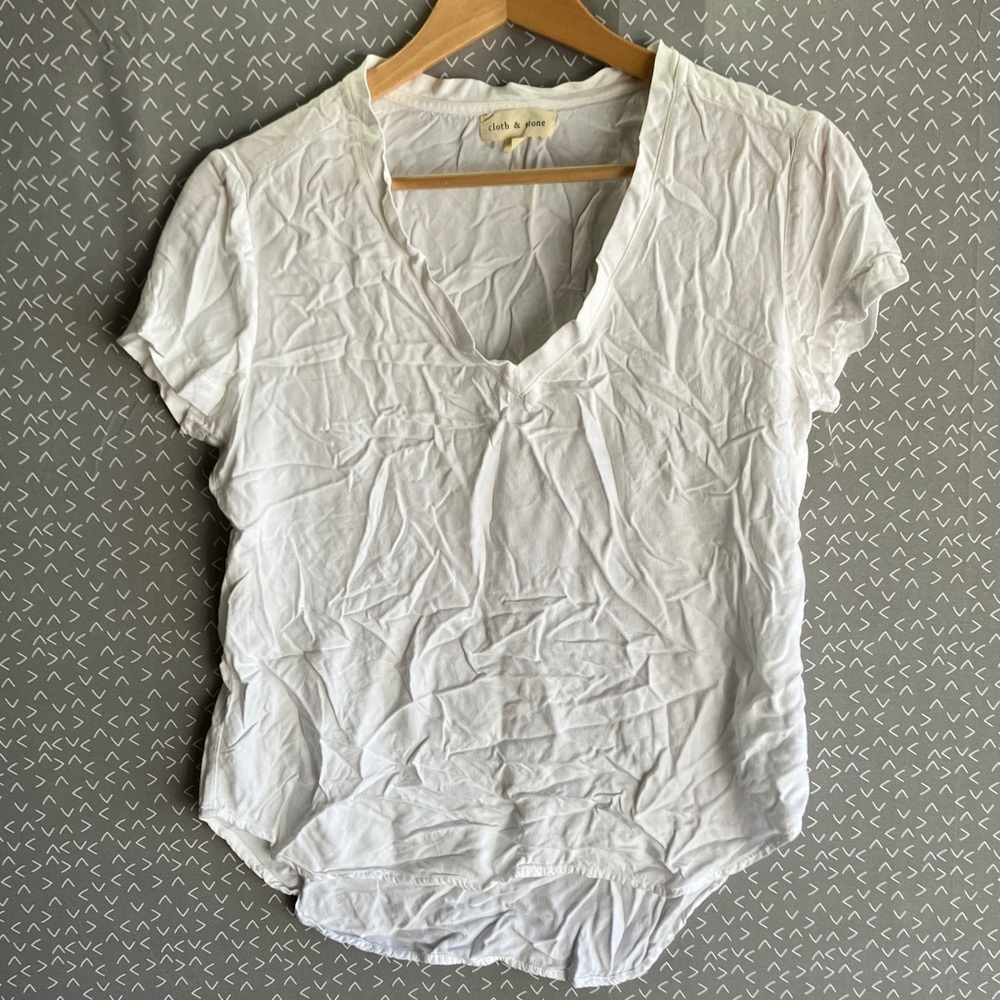 Cloth & Stone White Short Sleeve V-Neck Top